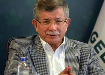 Davutoğlu’ndan Ankara’nın İran sessizliği yorumu: ‘İki ihtimal var’