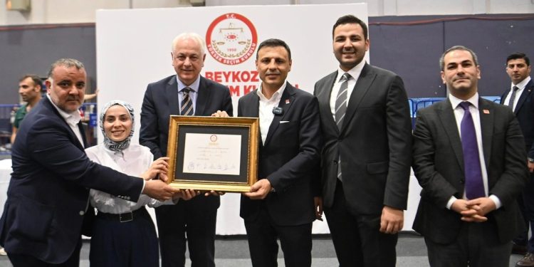 Beykoz’da CHP dönemi: Köseler mazbatasını aldı