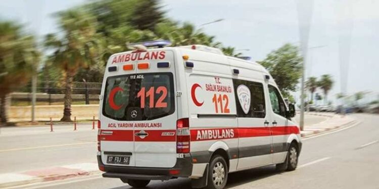 Beykoz’da ambulansa yol vermeyen sürücüye 30 bin lira ceza verildi