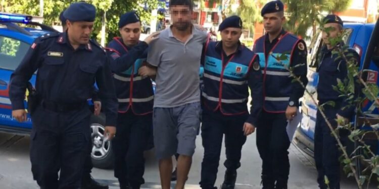 Üç kişilik aileyi öldürüp yakmıştı: Cezaevinde intihar etti