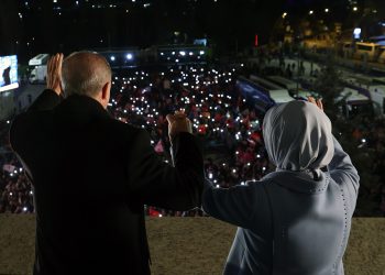 Mümtaz’er Türköne yazdı… Görgüsüzlük kaybetti