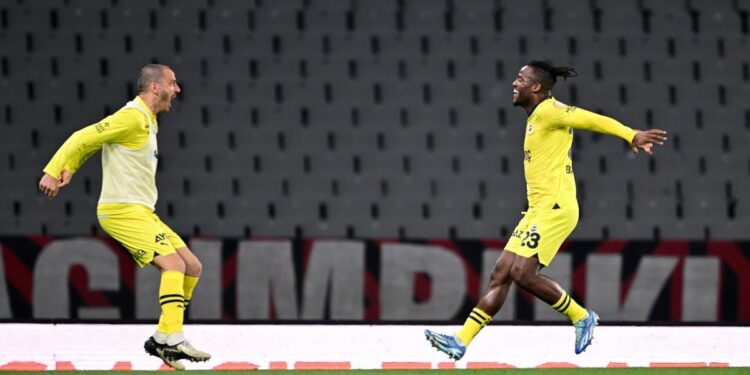 Fenerbahçe maç fazlasıyla liderlik koltuğunda