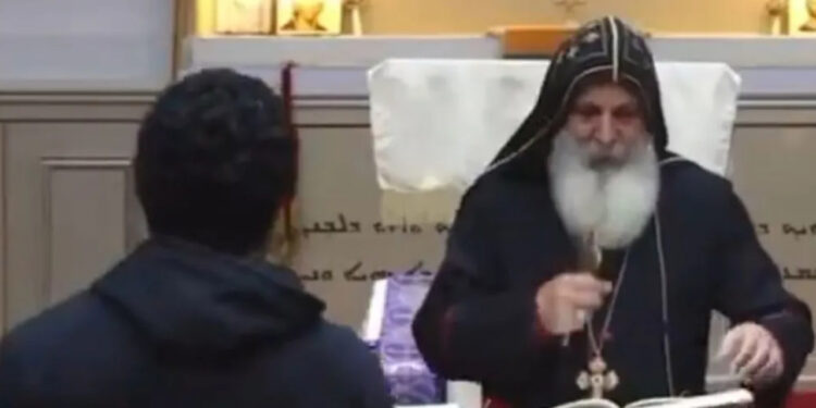 Avustralya’da kiliseye canlı yayında saldırı: Papaz bıçaklandı