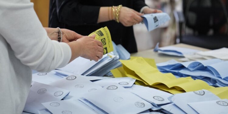 YSK, siyasi partilerin 31 itirazından 30’unu reddetti