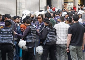 Taksim’de İsrail’i protesto eden başörtülü kadınlar, polis tarafından darp edildi