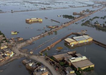 Pakistan’a yıldırım düştü! 55 ölü