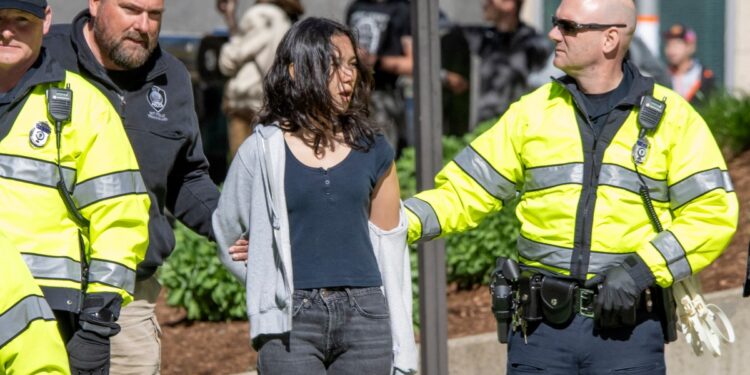 ABD | MIT ve Pennsylvania Üniversitesi kampüslerinde Filistin yanlısı göstericiler gözaltına alındı
