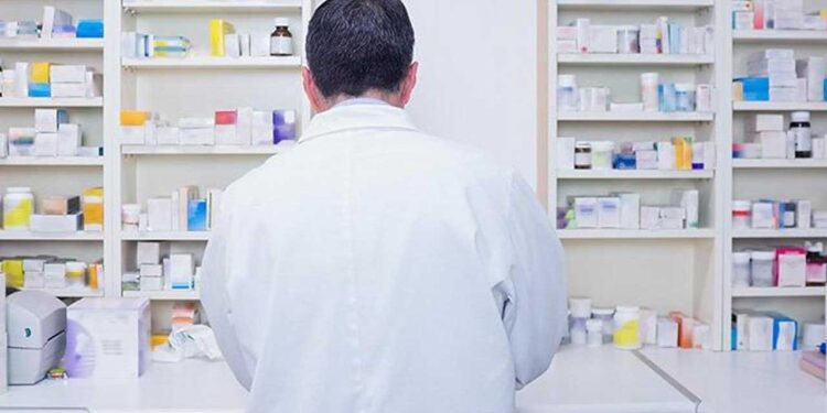 Aile hekimlerine raporlu ilaç yazma yetkisi geliyor