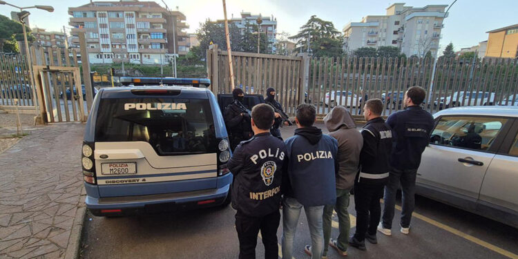 Ali Yerlikaya duyurdu: Organize suç örgütü lideri Barış Boyun İtalya’da yakalandı