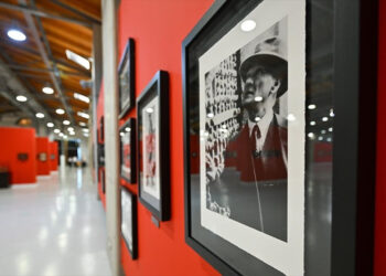 Atatürk'ün az bilinen fotoğrafları 'Karanlıkta Akan Bir Yıldız' sergisinde açığa çıkıyor