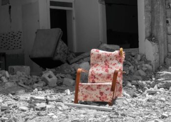 Beni bu yaşımda dışarı atmasınlar; isterlerse öldürsünler