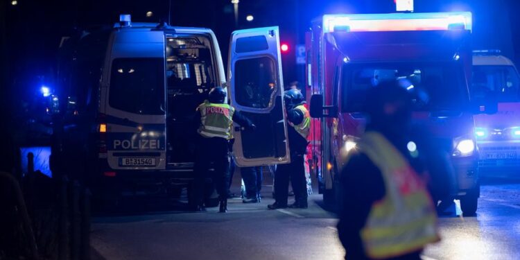 Berlin'de basketbol taraftarları yine birbirine girdi: 1 ağır yaralı