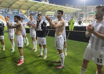 Beşiktaş'ta yaprak dökümü; 4 oyuncu ile yollar ayrılıyor