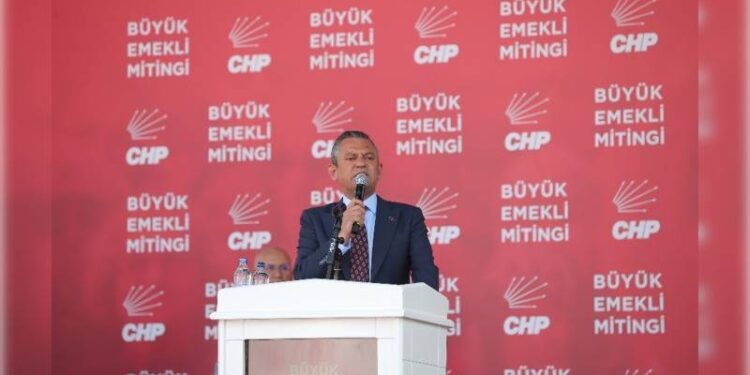 Binlerce emekli Tandoğan Meydanı'nda bir araya geldi