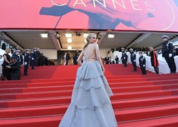 Cannes Film Festivali sinema emekçilerinin eylemiyle başladı