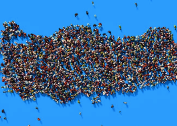 Cumhuriyet tarihinin en yaşlı Türkiye’si: En genç il Hakkari, en yaşlı il Balıkesir. Doğurganlık hızı doğuda hızla düşüyor