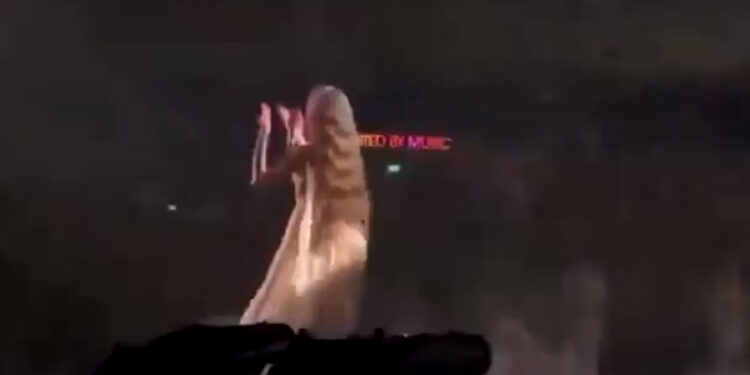 Eurovision’a katılan İsrailli şarkıcı yuhalandı 