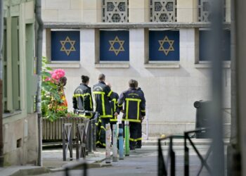 FRANSA | Antisemitizm tehdidi büyüyor; Polis, sinagog yakmaya çalışan bıçaklı bir kişiyi vurarak öldürdü