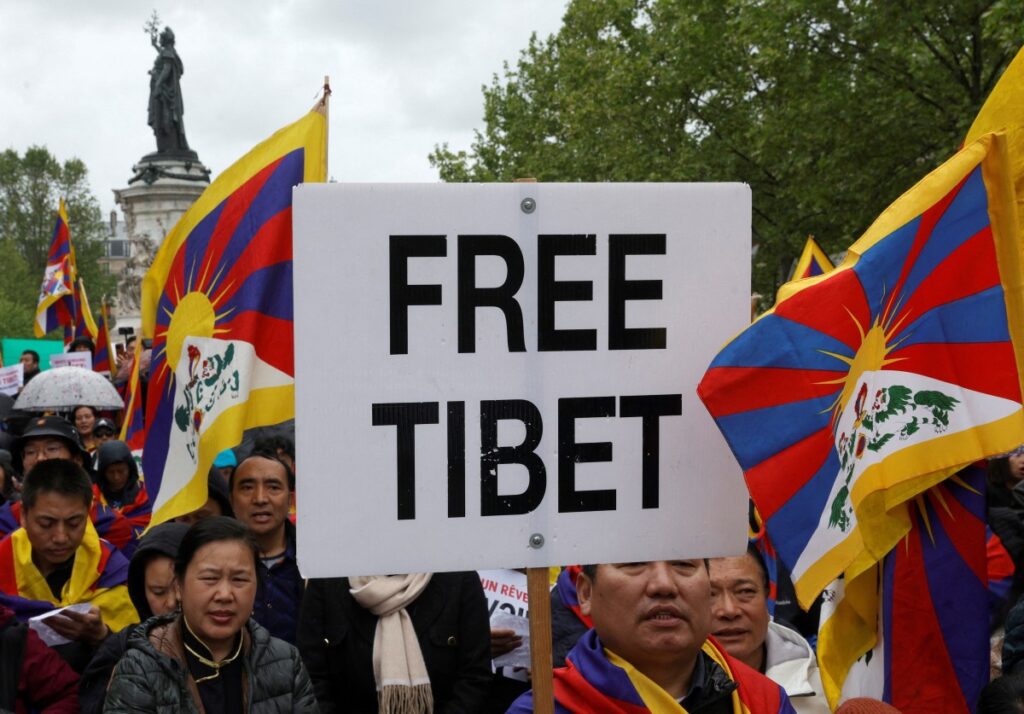 FRANSA | Paris’te toplanan Tibetliler, Xi Jinping’in Fransa ziyaretini protesto etti