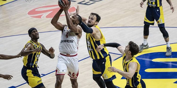 Fenerbahçe Beko, Final-Four şansını 5. maça bıraktı