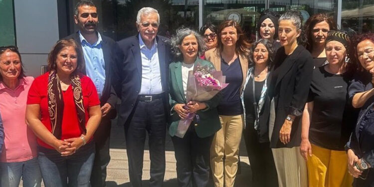 Gültan Kışanak, Diyarbakır’da konuştu: Kobani bir vicdan sorunudur