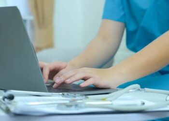 Hastanelerde 'uzaktan muayene' dönemi bugün başlıyor: Ücreti SGK karşılayacak