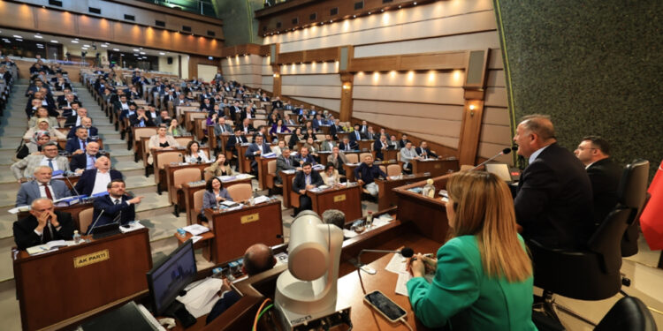 İBB Meclisi'nde AKP'li belediyeleri ve TÜGVA'yı sarsacak karar