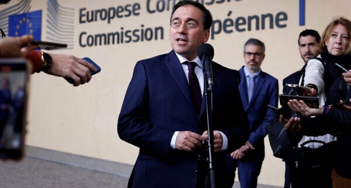 İspanya, İsrail için silah taşıyan gemilerin limanları kullanmasına izin vermeyecek