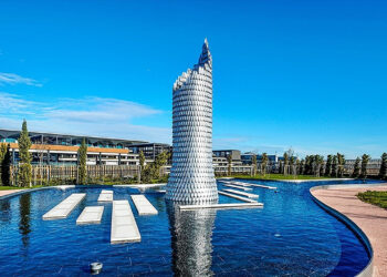 İstanbul Havalimanı'ndaki alüminyum atıklar çocuklara ithaf edilen anlamlı bir esere dönüştü