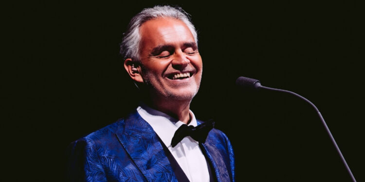 İtalya tenor Andrea Bocelli 30. yıl konseriyle İstanbul'da