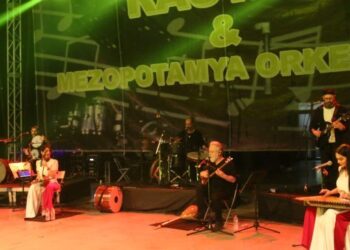 İzmir’de MKM ve Rastak’tan coşkulu konser