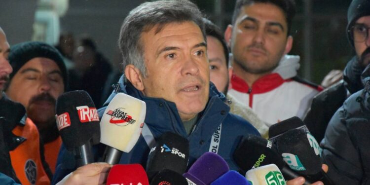 Kimse siyasi çıkarları için Beşiktaş'a ayar vermeye kalkmasın