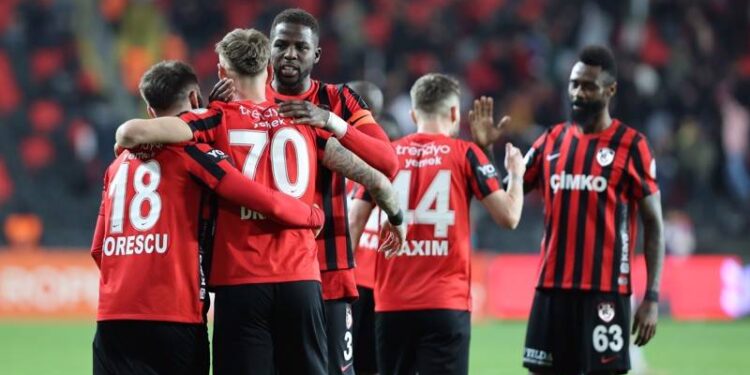 Küme düşme hattındaki Gaziantep FK nefes aldı
