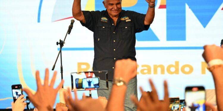 PANAMA | Başkanlık seçimlerini yolsuzluk iddialarıyla suçlanan Mulino kazandı
