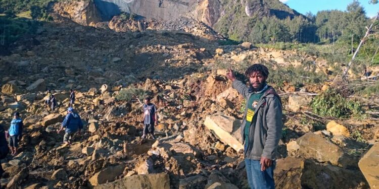 PAPUA YENİ GİNE | Heyelan felaketi: 2 bin kişi toprak altında kaldı