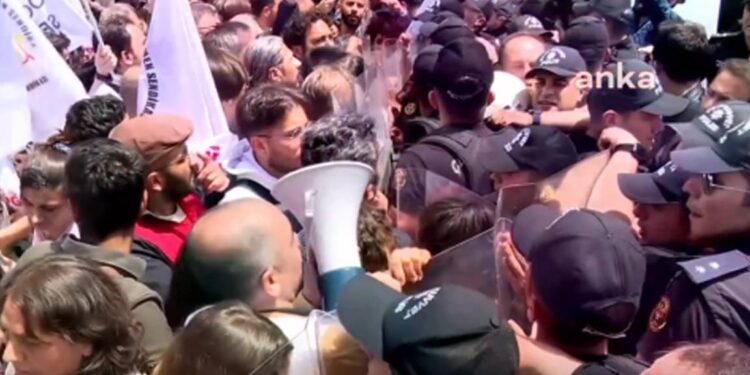 Patronların Bakanı Yusuf Tekin İstifa