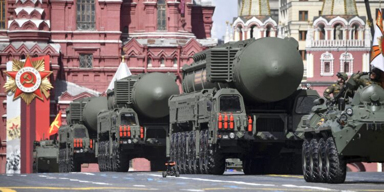 RUSYA | Macron’un açıklamalarına cevap gecikmedi; Putin nükleer tatbikat emri verdi