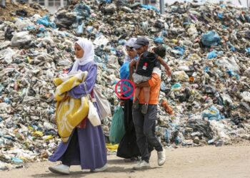 Refah saldırılarının ardından Gazzeliler yeniden göç ediyor