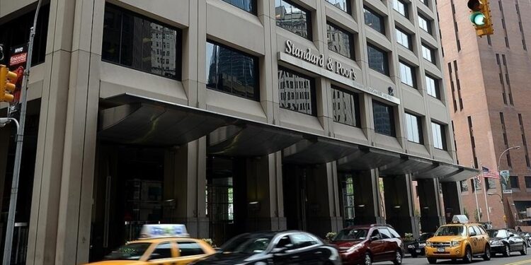 S&P Türkiye’nin kredi notunu yükseltti
