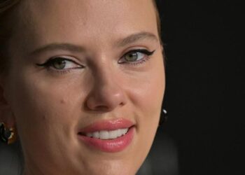 Scarlett Johansson: OpenAI sohbet robotunun sesimi taklit etmesine şoke oldum ve kızdım