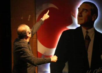 Sunay Akın: "Cumhuriyet geleneklerimize aykırı" diyorlar, sen cahilsen Cumhuriyet’in bir suçu yok!