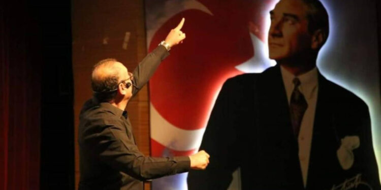 Sunay Akın: "Cumhuriyet geleneklerimize aykırı" diyorlar, sen cahilsen Cumhuriyet’in bir suçu yok!