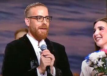 Türk opera yıldızı Uğur Yılmaz, Rusya'da 'Altın Mikrofon' ödülüne layık görüldü