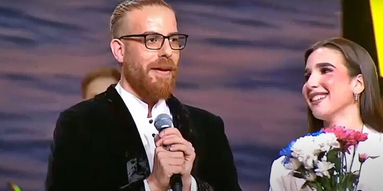 Türk opera yıldızı Uğur Yılmaz, Rusya'da 'Altın Mikrofon' ödülüne layık görüldü