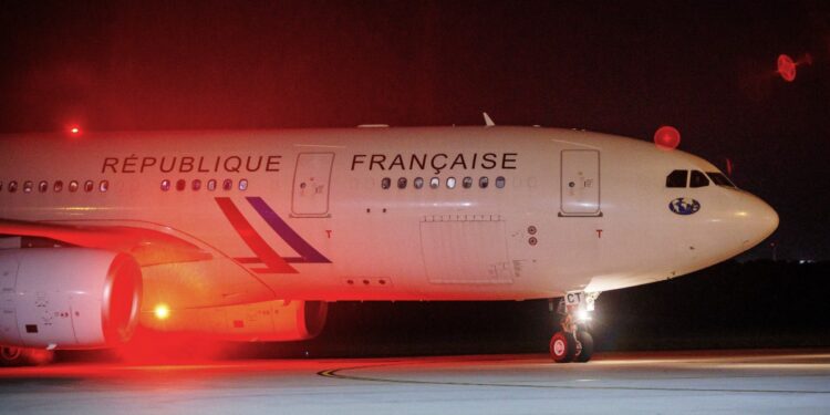 YENİ KALEDONYA | Cumhurbaşkanı Macron, ayaklanmalar ile sarsılan bölgeye gitti