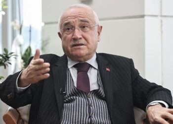 Cemil Çiçek’ten ‘yeni anayasa’ çıkışı: Böyle giderse bir kırk yıl daha aynı kalır