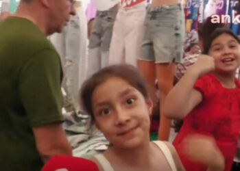 10 yaşındaki çocuk ekonomiye isyan etti: Sakız iki lira olur mu, bizi de düşünsünler!