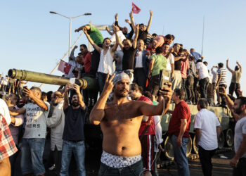 15 Temmuz sahtekarları: Bir sıyrık, onlarca yalan ve sahte bir gazi