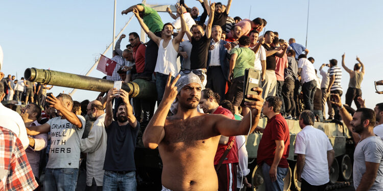 15 Temmuz sahtekarları: Bir sıyrık, onlarca yalan ve sahte bir gazi