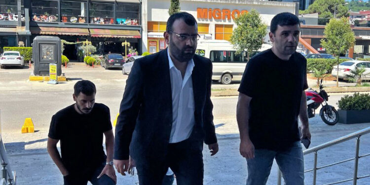 Savcı davanın düşürülmesini istedi; Dink’in katili Samast, adliyeden tespih sallayarak çıktı